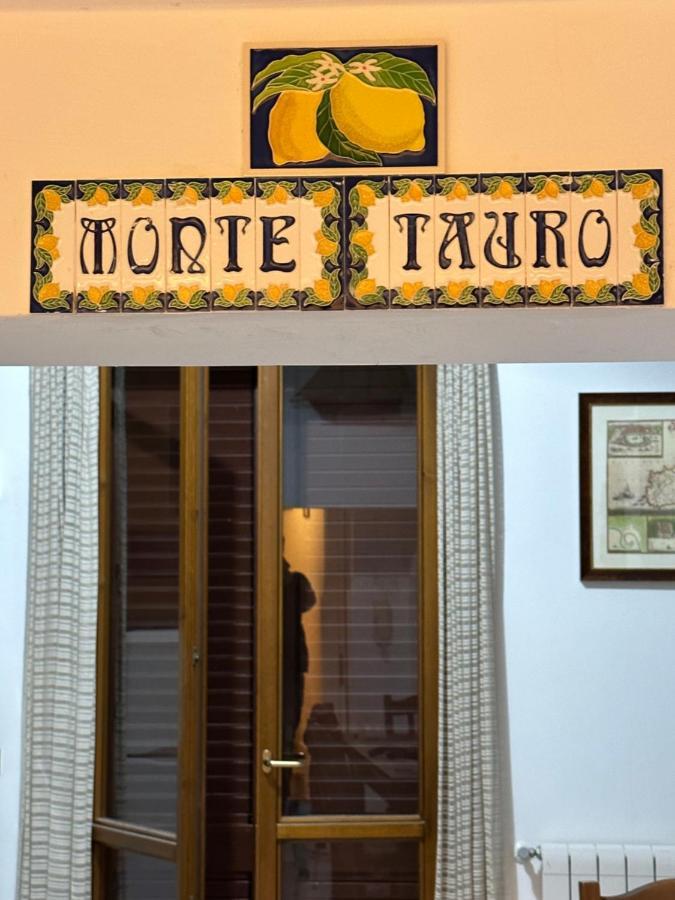 Monte Tauro Apartment タオルミーナ エクステリア 写真