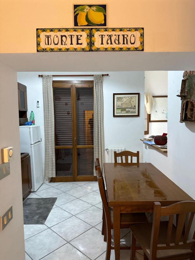 Monte Tauro Apartment タオルミーナ エクステリア 写真